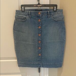 Banana republic denim button front pencil skirt, size 6 petite